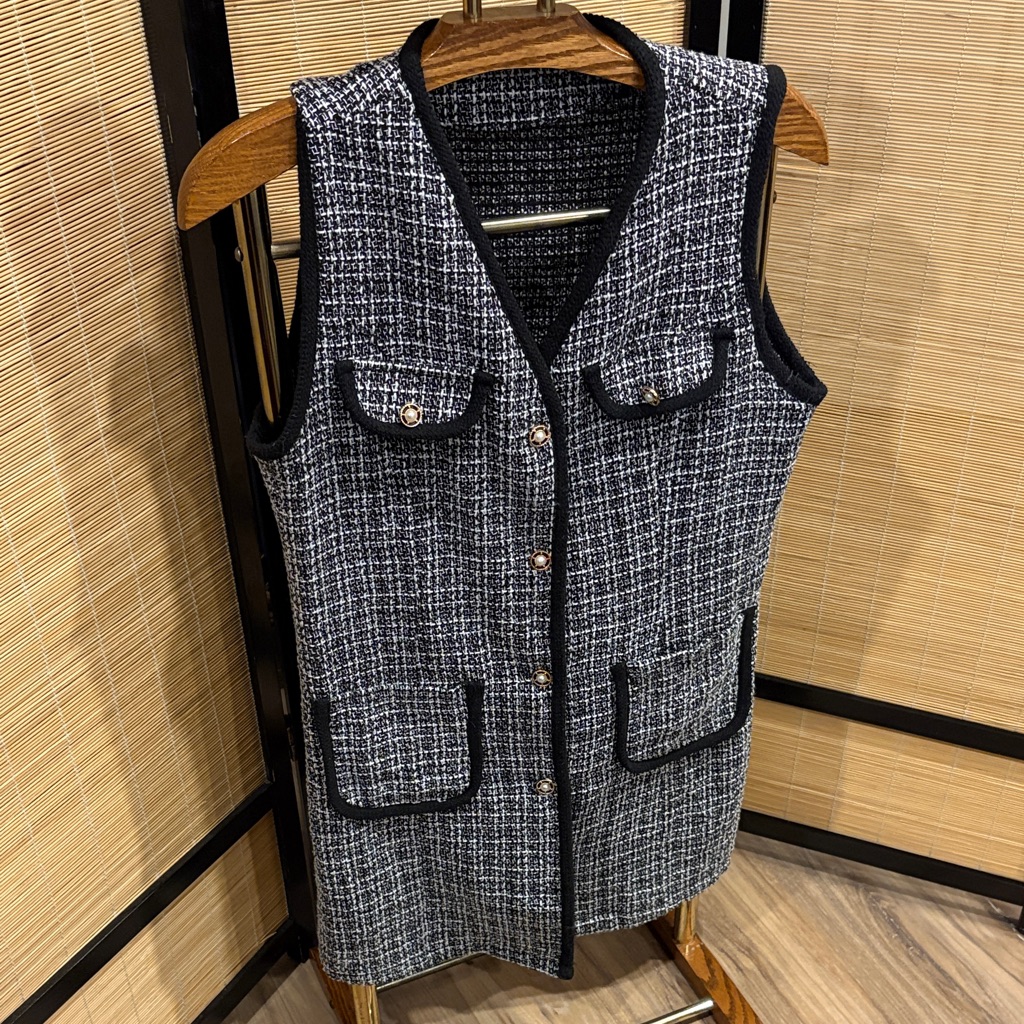 Chic Black And White Tweed Vest